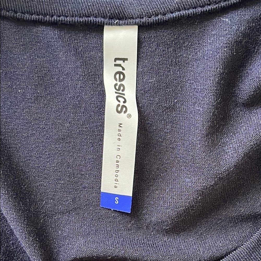 Tresics Sleeveless Navy Blue Tank Top - Picture 2 of 4